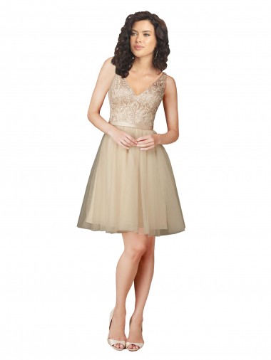 Champagne Linea A Scollatura a V Al ginocchio Tulle Pizzo Corto Abiti da damigella donore Online